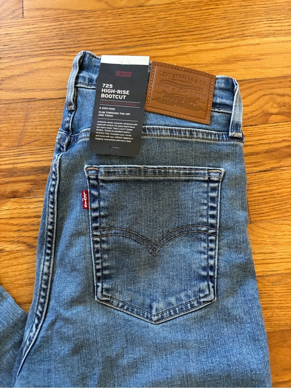 Levi’s 725 High Rise Bootcut jeans Size 29 - NWT